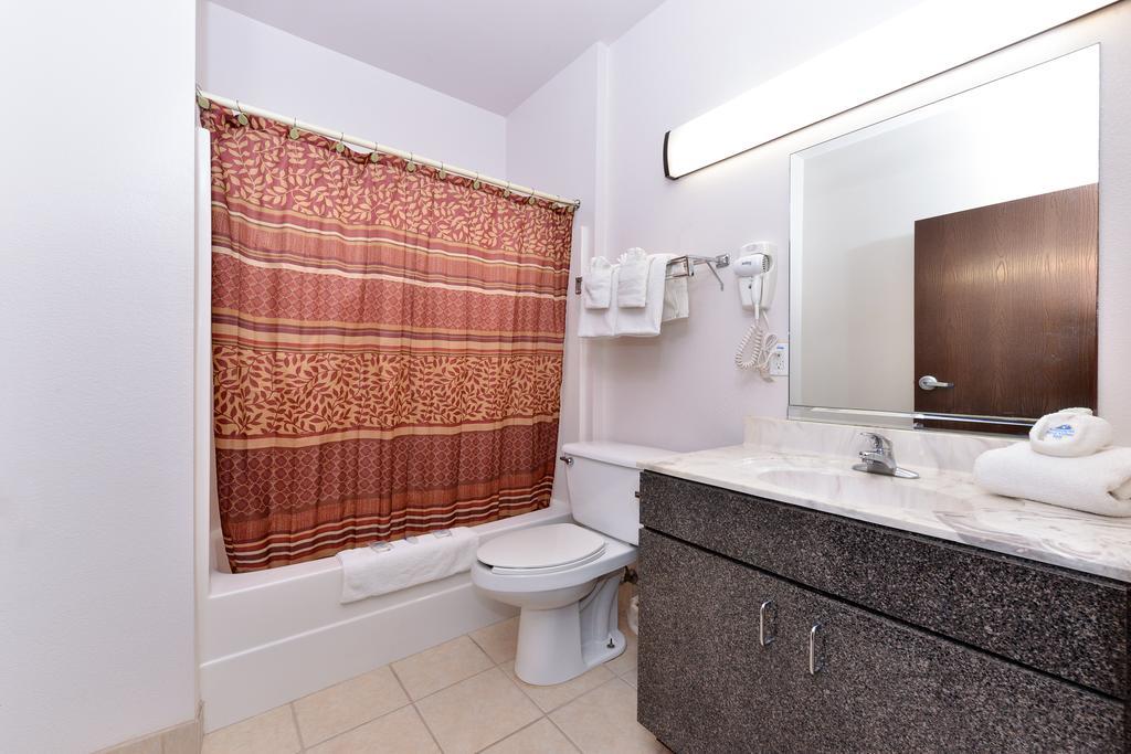 Americas Best Value Inn Somerville Texas Стая снимка