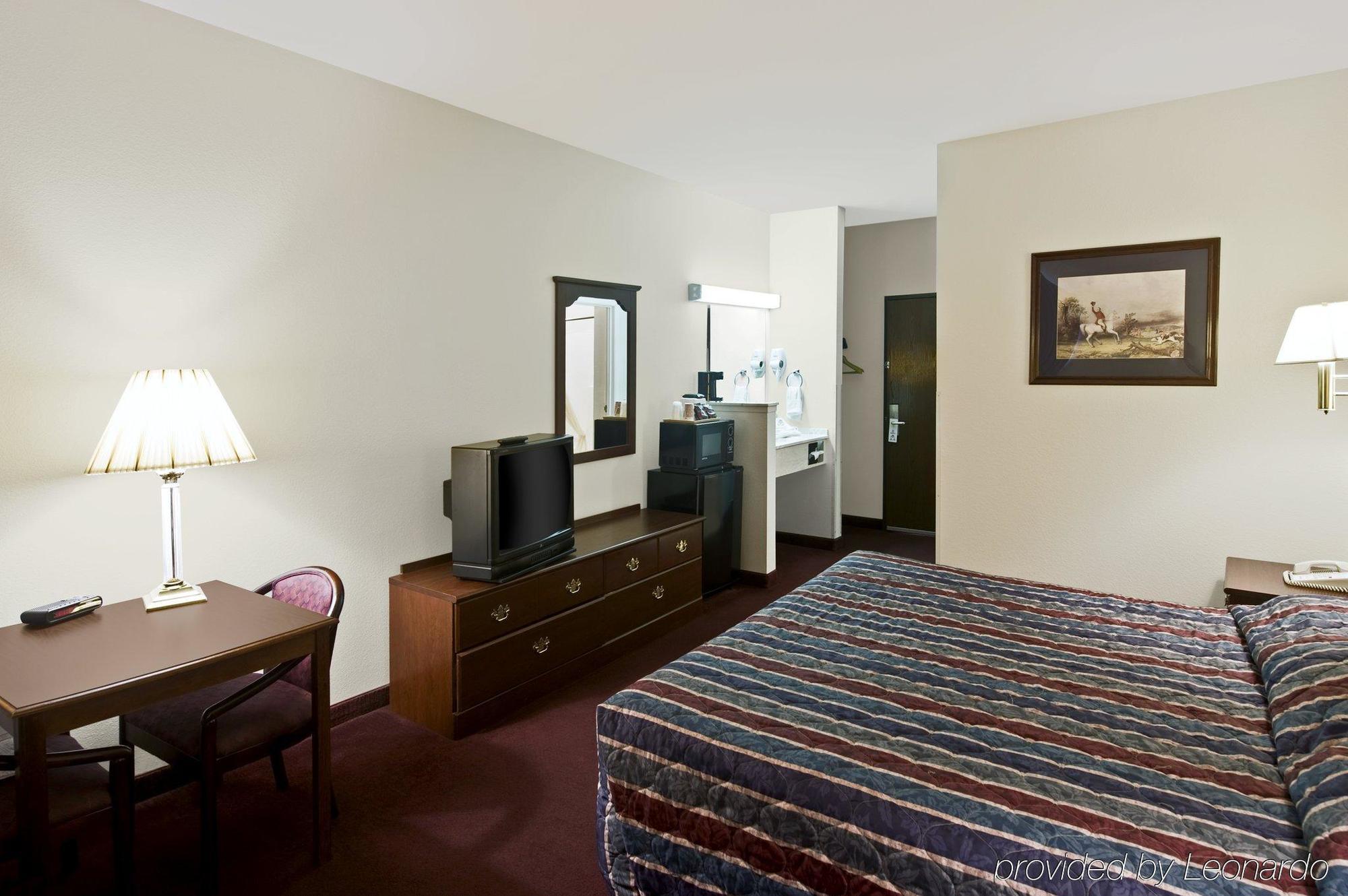 Americas Best Value Inn Somerville Texas Стая снимка