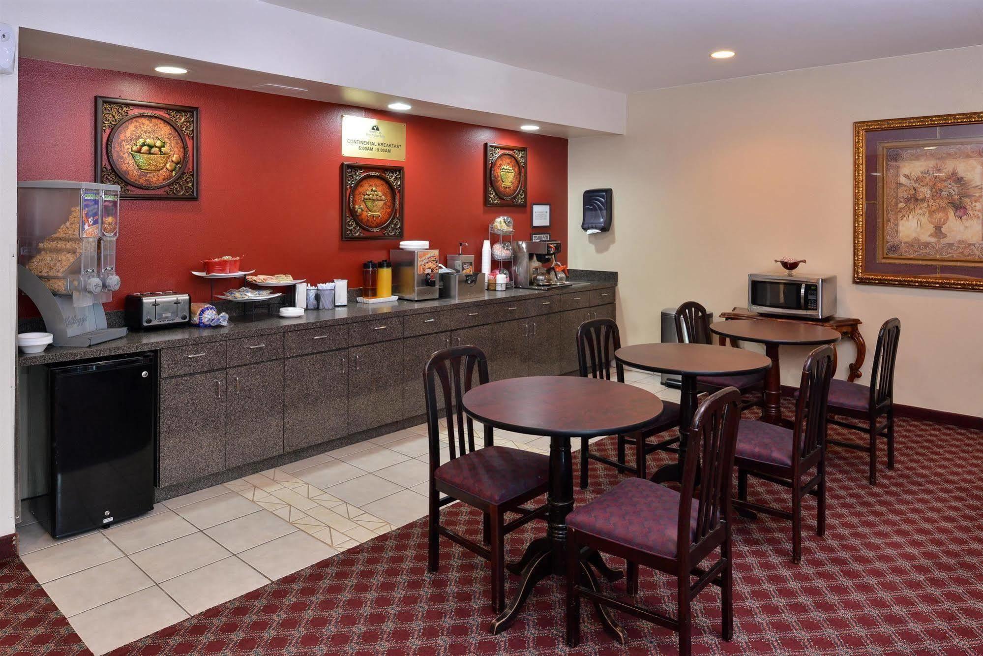 Americas Best Value Inn Somerville Texas Екстериор снимка